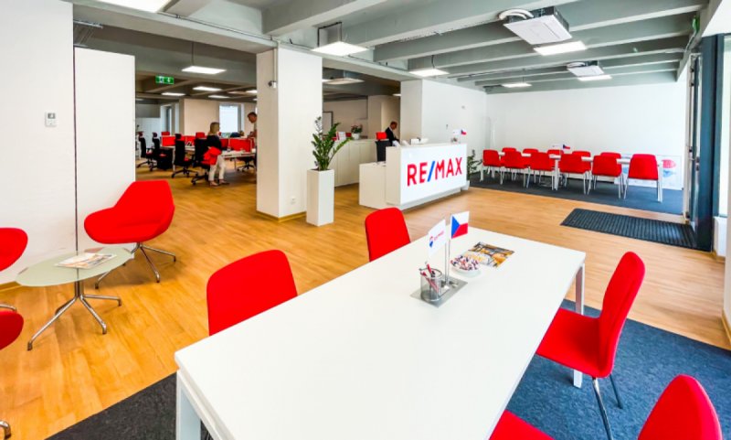 Another strong business partner is based in Brno's MORAVÁK, the company RE/MAX