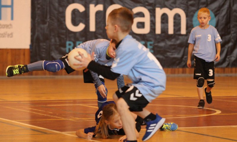 The main sponsor of the handball tournament was CREAM Real Estate